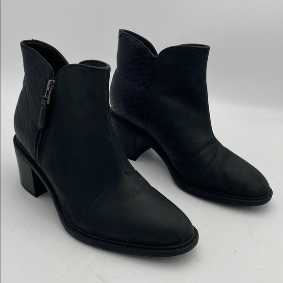 Clarks Black Textured Ankle Boots women 9.5 leather biker casual office Y2K fall - Picture 13 of 13